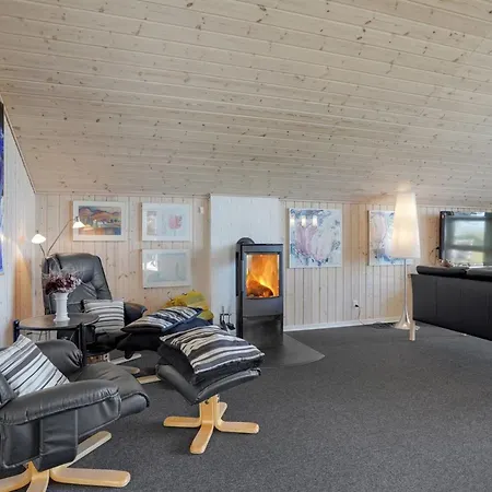 Saila - 500m To The Fjord By Interhome Feriehus